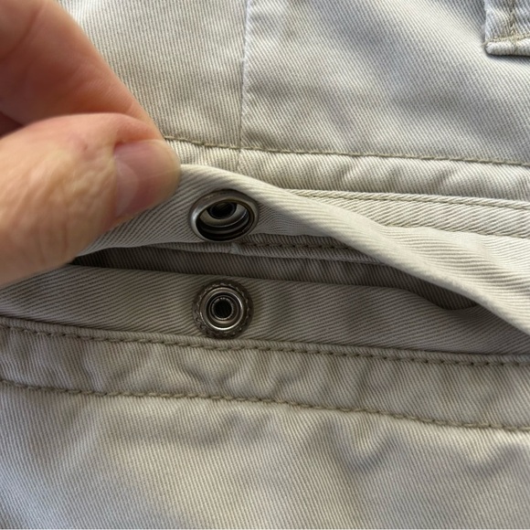 Old Navy Men's Flat Front Chino Shorts Loose Fit Beige Size 33 - Picture 9 of 14